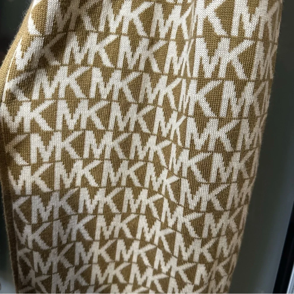 MICHAEL KORS Tan and White Reversible 64” Length Scarf